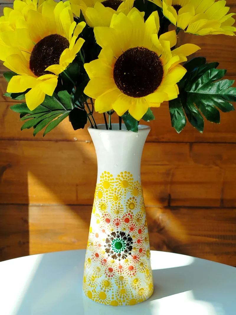 vaza Sunflower sa suncokretima slikana sprijeda