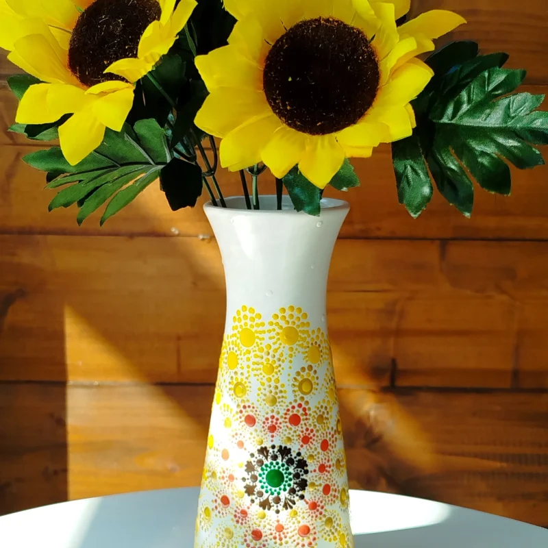 vaza Sunflower sa suncokretima slikana sprijeda