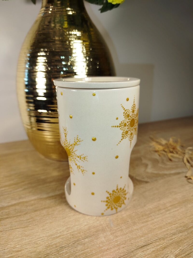 Bijela mirisnica, lampa za ulje ukrašena zlatnim točkama