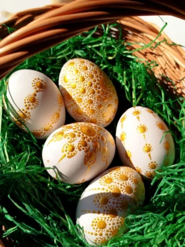 Uskrs 2025. - pisanice u košari