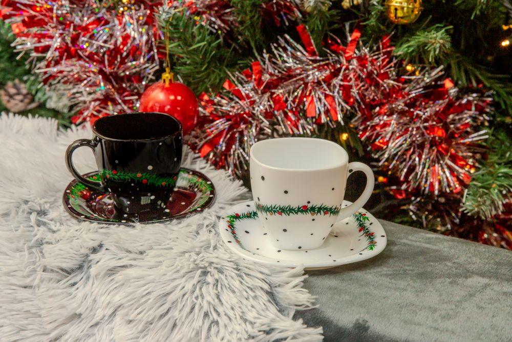 Girlanda crne i bijele šalice - dar za Božić