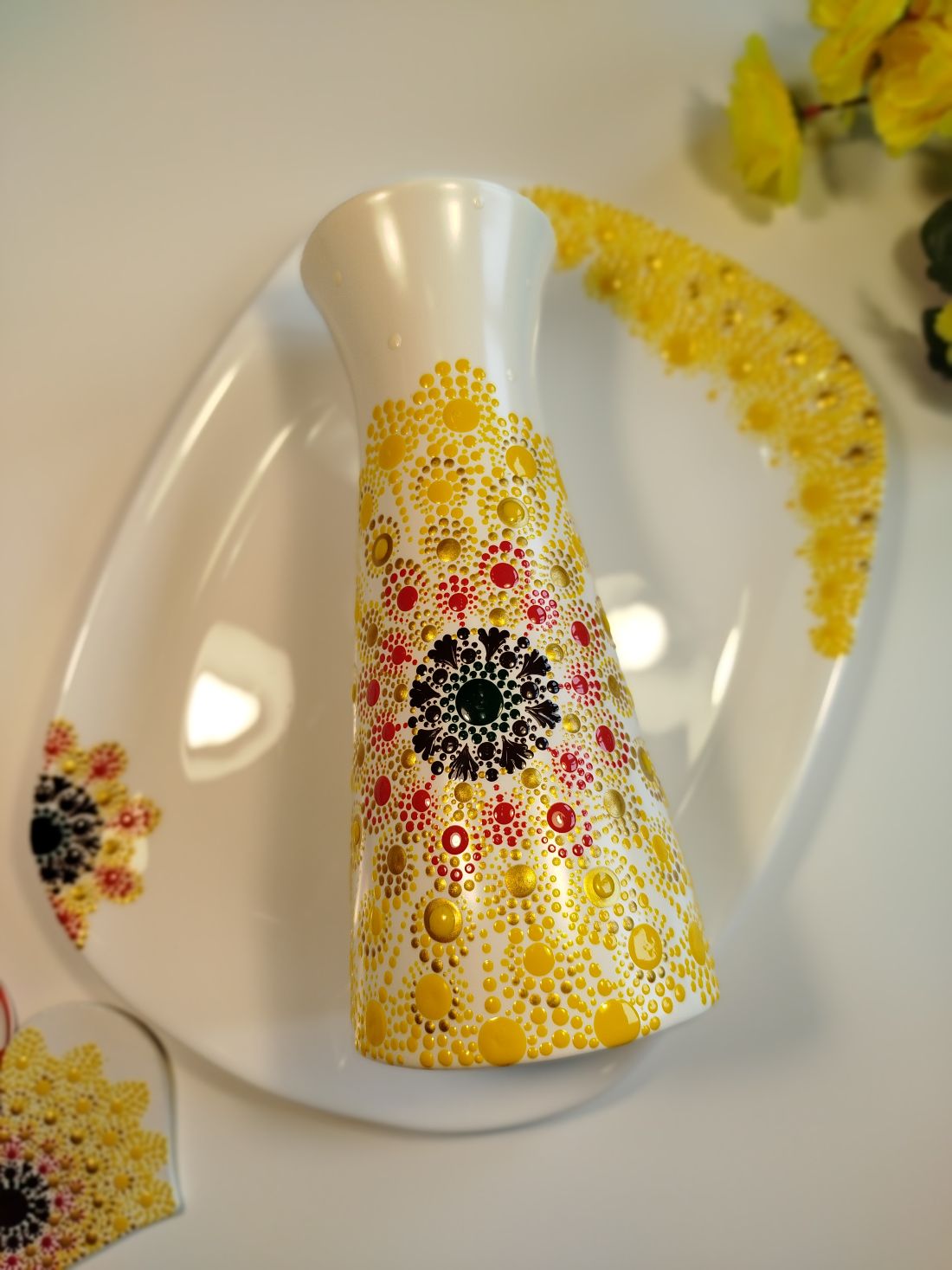 Unikatni Sunflower poklon set za prijateljicu s ručno točkanom vazom i poslužavnikom